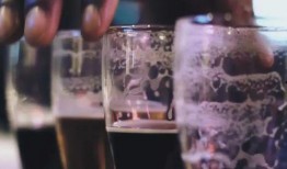 娱乐吃瓜酱测酒量