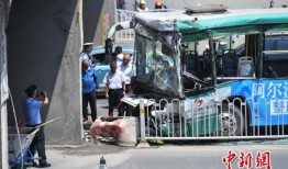 爆料昆明公交车事故视频