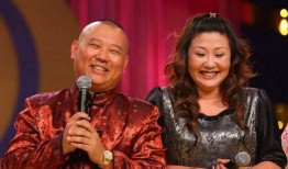 郭德纲爆料何九华视频,何九华幕后视频曝光，笑料百出引热议