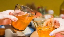 娱乐吃瓜酱测酒量