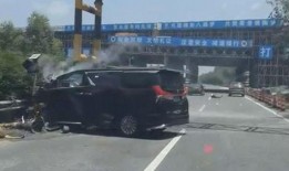 西湖车祸学生爆料新闻视频,惊心动魄的生死瞬间